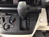 オートマチックシフトレバーは、手になじみ操作しやすい形状で安全運転にもつながります♪