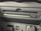 【CD/DVDプレーヤー/フルセグTV】オプションのCD/DVDプレーヤー/フルセグTVがついています!車内をより快適に!