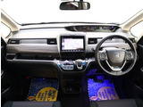 お車選びをお楽しみ頂けるよう、在庫車の展示スペースを十分に確保しております。