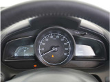 【明るく見やすいメーター】視認性が良く明るく見やすいメーター。運転者にとって見やすいメーターは運転していても疲れないですよね。
