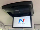 【後席モニター】家族や友人とお出かけする機会が多い方に大人気の後席モニターを装備!見やすい位置に画面がありテレビやDVDの視聴も快適!友達もお子様も、後席にしか乗らなくなるかも??