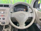 インテリアに合わせたデザインのステアリングは、運転される方のことも考え、運転しやすい形状、大きさです。是非一度、実際に触ってお確かめください。