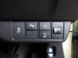 パーキングセンサーや横滑りを防ぐVSA等のスイッチ類は運転席の右側、手の届きやすい位置にあります。