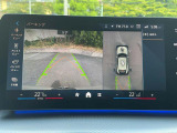 【アラウンドビューモニター】バックカメラに加え、360度のカメラで駐車も楽々。駐車が苦手な方でも安心してお乗りいただけます。