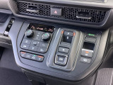 運転席、助手席にシートヒーターを装備(*^_^*)寒い日もポカポカ快適ですよ。