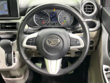 インテリアに合わせたデザインのステアリングは、運転される方のことも考え、運転しやすい形状、大きさです。是非一度、実際に触ってお確かめください。