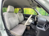運転席シート廻りは使用感も少なく、良好な状態となっています。前オーナー様が丁寧に使っていたことがよくわかりますね。