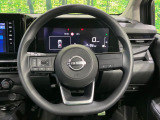 インテリアに合わせたデザインのステアリングは、運転される方のことも考え、運転しやすい形状、大きさです。是非一度、実際に触ってお確かめください。