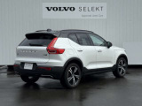 ◆バック/万が一を考え、安全性を重視する方に選ばれているVOLVO車。ドアを開閉するとその重み・厚みに驚くはず