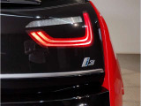 BMWの伝統の丸目4灯ヘッドライトでございます。LEDライトで視認性もよく明るく安全性の向上につながります。