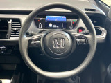 インテリアに合わせたデザインのステアリングは、運転される方のことも考え、運転しやすい形状、大きさです。是非一度、実際に触ってお確かめください。