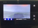 【バックカメラ】運転が苦手な方も車庫入れラクラクです!ギアをリバースに入れれば自動的に切り換わりますので、面倒な操作は不要です♪狭い駐車場もお車を傷つけず安心ですね!