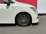 純正アルミホイールが車両とマッチしています!