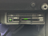 【ETC】有料道路を利用する際に料金所で停止することなく通過できる、ETC車載器(ノンストップ自動料金収受システム機器)が装備されています。セットアップを行うことで利用可能になります。