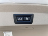 電動パワーゲートです。開閉がボタン1つで開け閉め行えます。