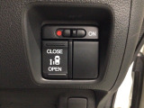 【パワースライドドア】助手席側がパワースライドドアになっており、運転席のスイッチやスマートキーでも開閉が可能です!開口部も広いので乗り降りも楽々♪