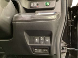 両側電動スライドドアは運転席から操作ができます。Hondaセンシング用のVSA解除とレーンキープアシストシステムなどのメインスイッチも装備し、その下にはETCがついています。