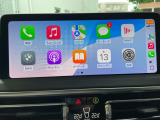 【アップルカープレイ】iPhoneがBMW車両とワイヤレスで接続されます。Apple CarPlayでは、オーディオストリーミングやメッセージングアプリがディスプレイに表示されます。