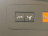 【パワーバックドア】スマートキーや運転席のボタンを押すだけでリアゲートが自動で開閉します!荷物を持っている時や、高い位置にあるバックドアを閉める際に便利な機能です♪