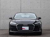 ●一目でAudiとわかる特徴的なシングルフレームグリル・LEDランプ。精悍なフロントマスクからAudiのスマートで上品なブランドを連想させてくれます。女性にも大変ご好評頂いております。