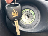【キーレス】少し離れた場所からでもボタン一つでドアの開錠・施錠ができるのでとっても便利!ドアの鍵穴周りに傷をつけることもありません♪