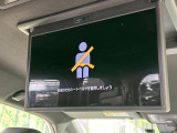 【14型有機ELフリップダウン】三列目からでも迫力のエンタメが観れる大画面フリップダウン。有機ELのモニターでは、一般的なフリップダウンよりも高コントラストでキレイな映像を楽しめます。