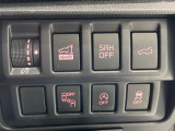 【パワーバックドア】スマートキーや運転席のボタンを押すだけでリアゲートが自動で開閉します!荷物を持っている時や、高い位置にあるバックドアを閉める際に便利な機能です♪