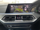アラウンドビューモニター前後クリアランスソナー付なので、駐車が苦手な方でも安心です。ガイドの表示・非表示も切り替え可能です