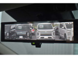 インテリジェントルームミラー搭載で、車の後方に設置されたカメラ映像を映し出してシートバックやヘッドレスト、同乗者に視界が遮られることがなく視認性が非常に良いです