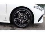 納車前整備は、メルセデスベンツ国際認定メカニックによる最新の検査ライン等の施設が充実した当社工場で入念に行います。