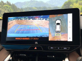 【パノラミックビューモニター】専用のカメラにより、上から見下ろしたような視点で360度クルマの周囲を確認することができます☆死角部分も確認しやすく、狭い場所での切り返しや駐車もスムーズに行えます。