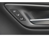 【ポジションメモリー機能】 車の運転席の位置を保存できるシステムです。運転手が変わってもセッティングしたポジションを再現できる為発進時の手間が省けます。