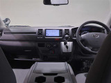 必要な装備を使いやすい位置に配置した機能的な運転席まわり。操作感や車両感覚など、ぜひ運転席に座って確かめてください。