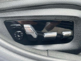 【パワーシート】運転席のシートポジションは電動で設定頂けます。お子様でも座ったまま簡単に調整可能です。