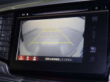 バックモニターも装備しております。バックギアに入れるとナビ画面に車の後方が映し出されます。これで後方確認も安心!