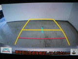 バックモニター付き。車両後方の映像が画面に表示されるので、車庫入れが苦手な人も安心です。ただし、目視確認もお忘れなくお願いいたします。