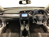 【前方視界】開放的な前方視界!運転がしやすく疲れにくいです♪窓が大きく、見通しがとっても良いおクルマですよ♪
