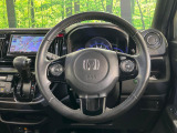 【純正革巻きステアリング】上質な革を使用することで、手にしっかり馴染みとても運転しやすいハンドルです♪