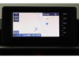 純正SDナビゲーションです。(NSCN-W68) 初めて行く場所も道に迷うことなく安心です。