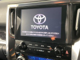 【メーカー純正ナビ】インテリアに溶け込むスタイリッシュな「専用設計」メーカーナビを装備♪視認性や操作性など基本性能にも優れ、より上質なカーライフをお楽しみいただけます。