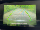 【バックカメラ】駐車時に後方がリアルタイム映像で確認できます。大型商業施設や立体駐車場での駐車時や、夜間のバック時に大活躍!運転スキルに関わらず、今や必須となった装備のひとつです!