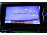 ハンドル操作に連動してガイドラインが変化するバックモニター搭載!クルマは構造上たくさんの死角がありますので、とても便利な機能です。補助の為の装備ですのでバック時は目視での確認が大事です!