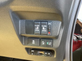 パワースライドドアの開閉はスマートキーのリモコンやドアノブは勿論、運転席側のスイッチ操作でも開閉ができ、安全・簡単です。