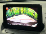 【バックカメラ】駐車時に後方がリアルタイム映像で確認できます。大型商業施設や立体駐車場での駐車時や、夜間のバック時に大活躍!運転スキルに関わらず、今や必須となった装備のひとつです!