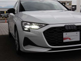 2025年モデルから装備!2次元でありながら奥行きを感じさせ立体的に浮かび上がるAudi rings、そして配光が3パターンを選択可能に出来るデジタルデイタイムランニングライトを装備!