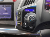 オートエアコンで、毎日のドライブを快適に。温度、風量を自動で調整し、理想的な車内環境を提供します。