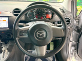 インテリアに合わせたデザインのステアリングは、運転される方のことも考え、運転しやすい形状、大きさです。是非一度、実際に触ってお確かめください。