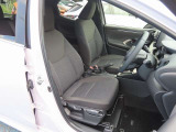 シート、ステアリング、シフトレバーなどが運転しやすい位置にレイアウトされ、さらに見通しのいい視界で運転をサポート☆