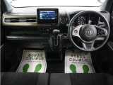 運転にかかわる様々な操作を安全に行えるように視点移動が少なく、操作性に配慮されたスイッチ類が凝縮されたコクピットです。