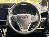 【純正革巻きステアリング】上質な革を使用することで、手にしっかり馴染みとても運転しやすいハンドルです♪